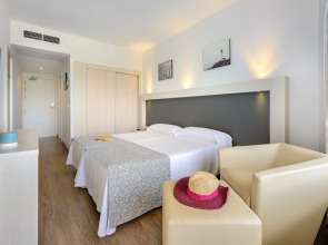 Отель Vibra Beverly Playa