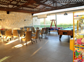 Отель Chrispy Waterpark Resort