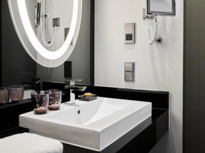 Roomers Berlin Steinplatz, Autograph Collection