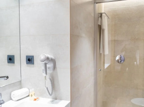 Отель Caledonian