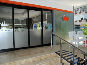 Cleopatra King Apart