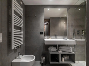 Lake Front Hotel Mirage