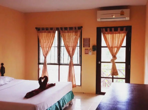 Tropical Garden Bungalow