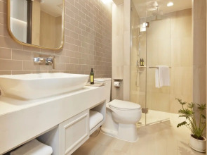 The Quarter Ploenchit by UHG