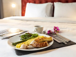 Отель Lion’s Castle