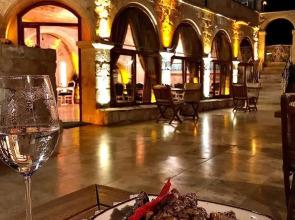 Elika Cave Suites & Spa