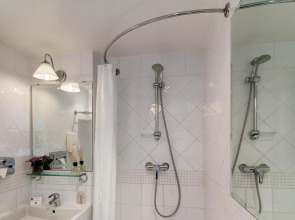 Leonardo Royal Hotel London City