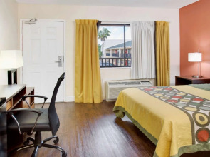 Super 8 by Wyndham Orlando International Drive
