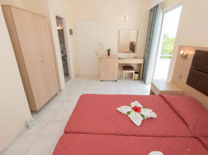 Leonidas Hotel and Studios