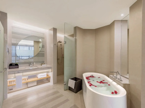 Shenzhen Huaqiang Plaza Hotel