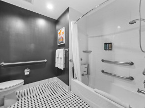 Le Bon Hotel Hollywood