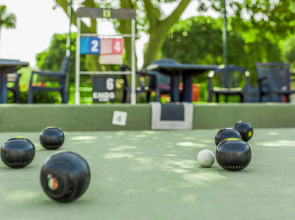 Отель Los Amigos Beach Club