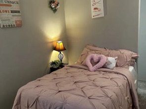 2 BR con patio por el centro comercial