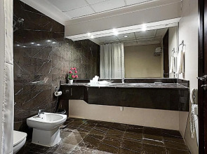 Monroe Hotel & Suites