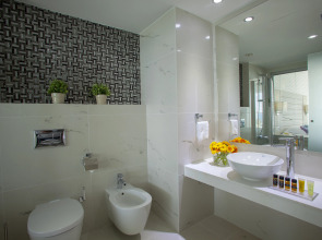 King Evelthon Beach Hotel & Resort