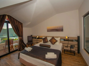 S3 Seahorse Beach Club & Hotel