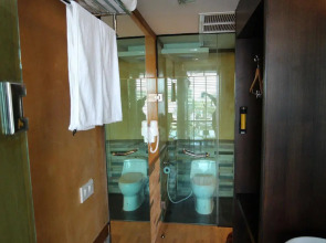 Phi Phi Nice Beach Hotel Hip