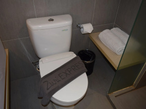 Zuri Express Mangga Dua