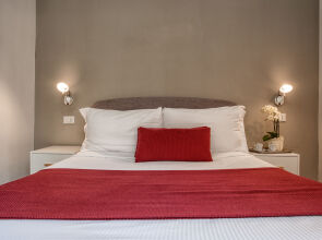 Terrace Pantheon Relais