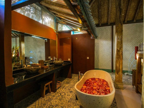 Kupu Kupu Jimbaran Beach Club & Spa by Loccitane