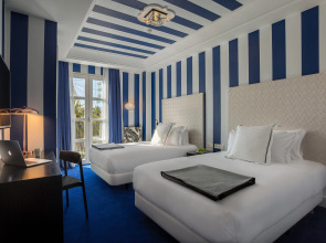 Отель Room Mate Valeria