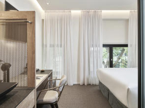 NLH MONASTIRAKI - Neighborhood Lifestyle Hotels