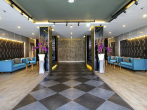 Отель Sevn Legian