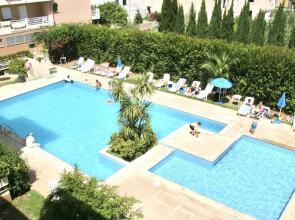 Residence with pool on the promenade