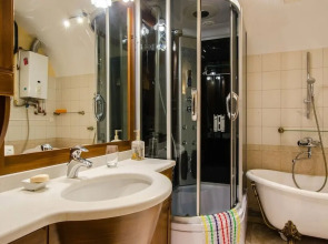 Emperoom Near Summer Garden Apartments