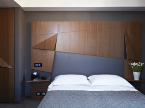 Отель The Building