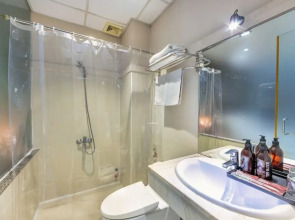 The Noble Swan Central Dong Du Hotel