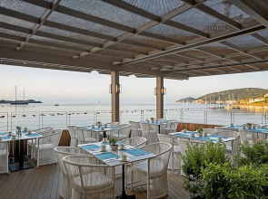 4-Bedroom Luxury Villa in 5 Star Resort Seafront