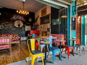 Cheers Midtown Hostel