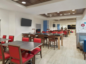 Holiday Inn Express & Suites Nearest Universal Orlando by IHG