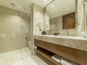 Ramada Hotel & Suites by Wyndham Kusadasi