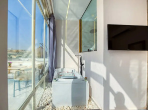 Shadow Pyramids View INN