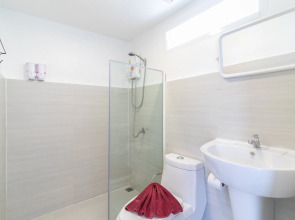 1715 House - White Rhino