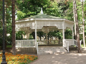 Home Living Apartments