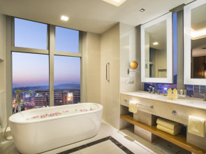 Junluxe Hotel Guangzhou Science City-Free Shuttle Bus Service to Guangzhou Canton Fair