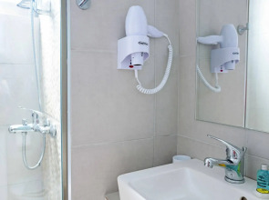 Hillside Studios & Apartments