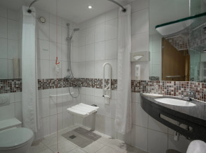 Holiday Inn London Brentford Lock by IHG