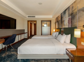 DoubleTree by Hilton Hotel Van