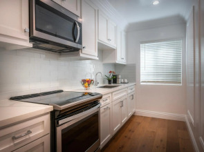 Beverly Hills Plaza Hotel & Spa