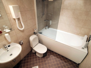 Kreutzwald Hotel Таллин