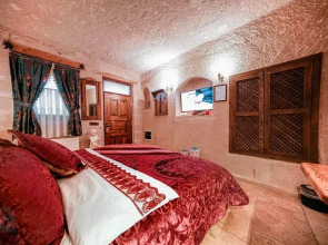 Zeus Cave Suites