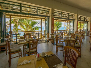 Le Peninsula Bay Beach Resort