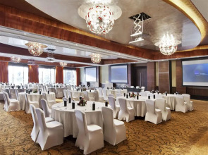 Novotel Mumbai Juhu Beach Hotel