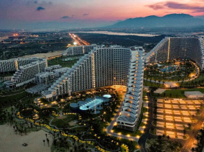 Курортный отель The Empyrean Cam Ranh Beach Resort