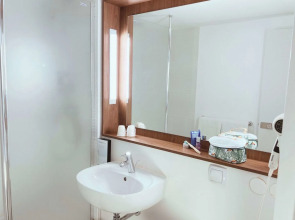 Greet Hotel Angouleme