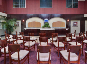 Holiday Inn Express & Suites Hollywood Walk Of Fame